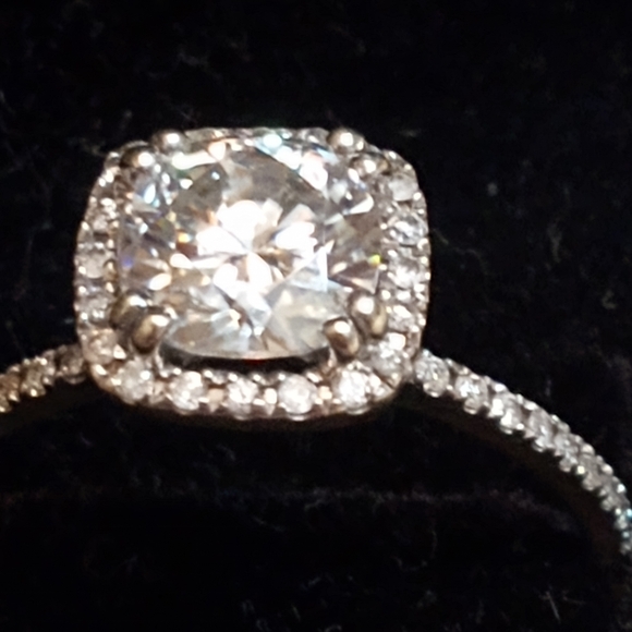 Ring - Picture 2 of 5